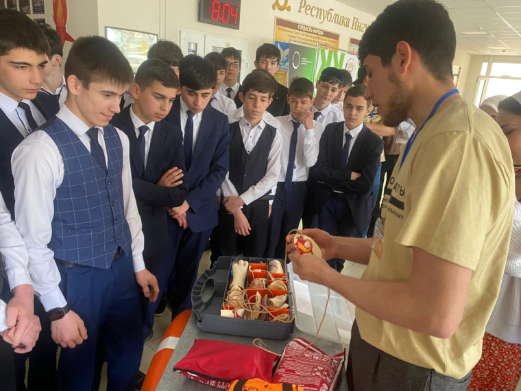 На базе Пожарно-спасательного колледжа с 20-25 апреля проходил межрегиональный этап всероссийского чемпионата «Профессионалы», в котором принимали участие учащиеся нашей школы в рамках профориентации..
